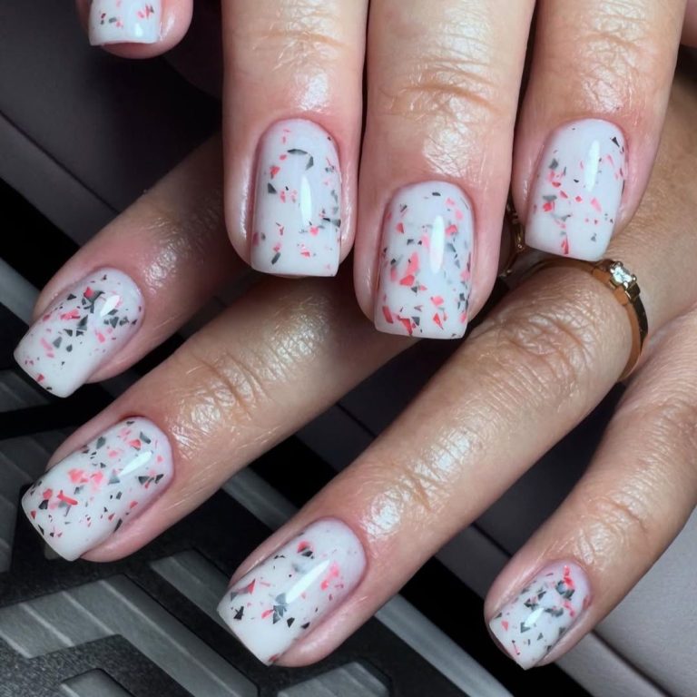 Manicura y cuidado de uñas en el salón de belleza Beauty Home, Torrevieja